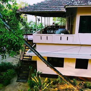 Bella , Mararikulam Inde